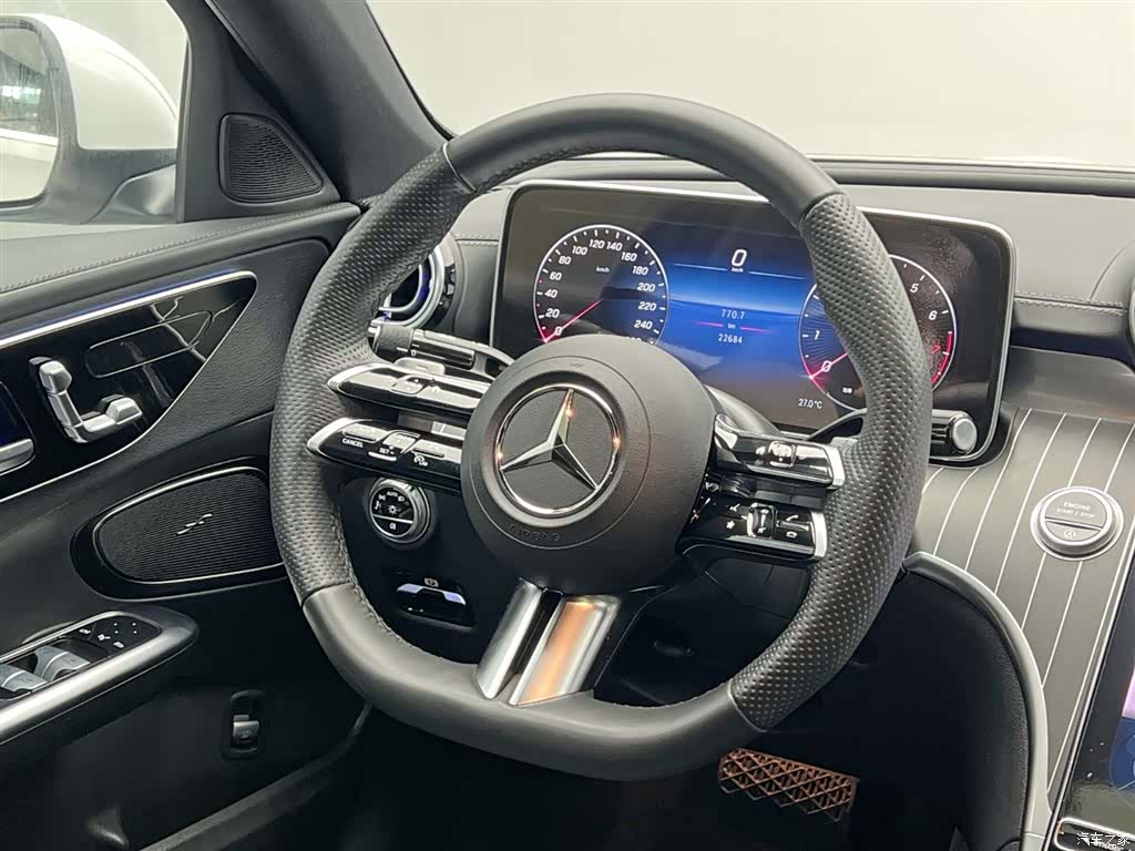 Mercedes-Benz C-Class, 2023 21