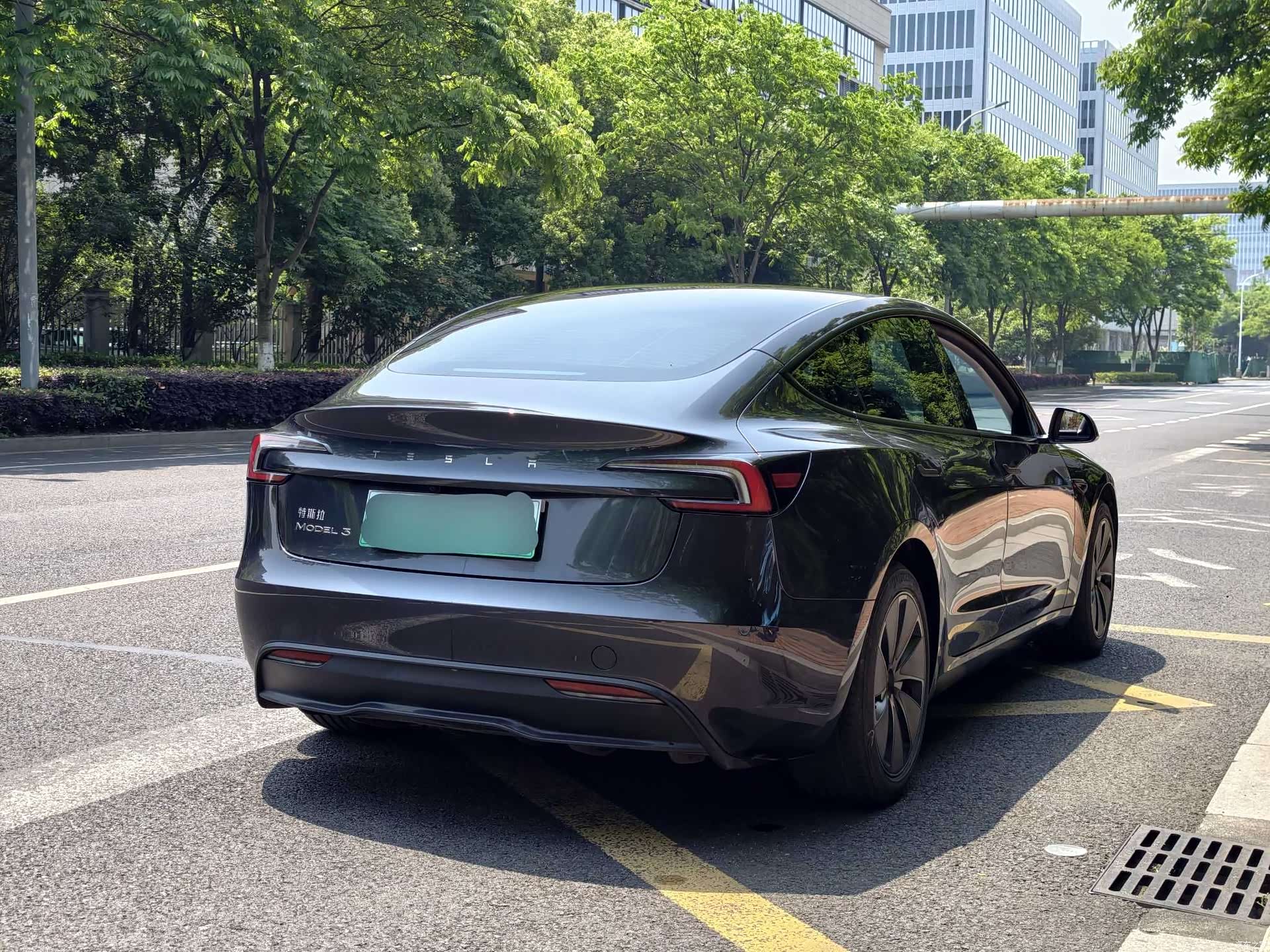 Tesla Model 3, 2025 7