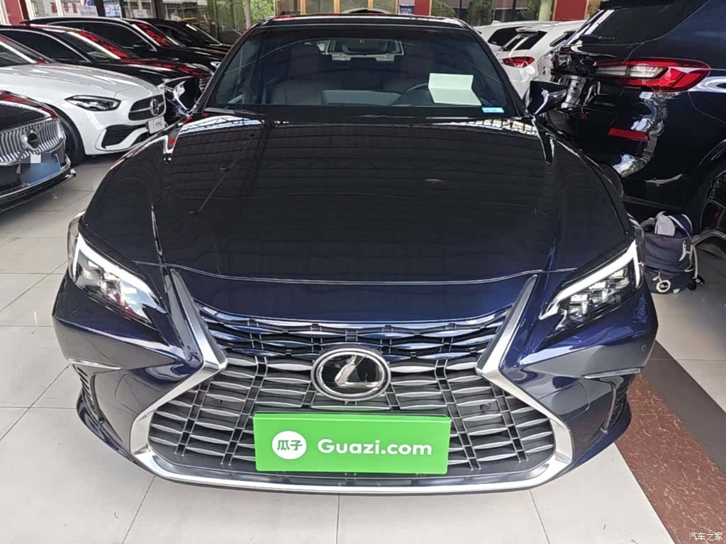 Lexus ES, 2026 3