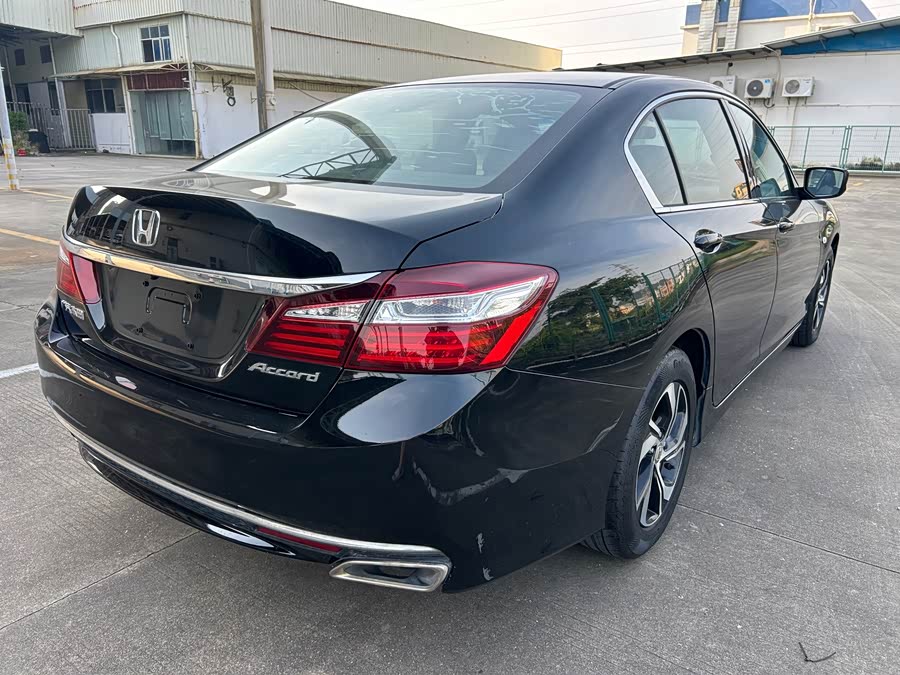 Honda Accord 2018, фото 6