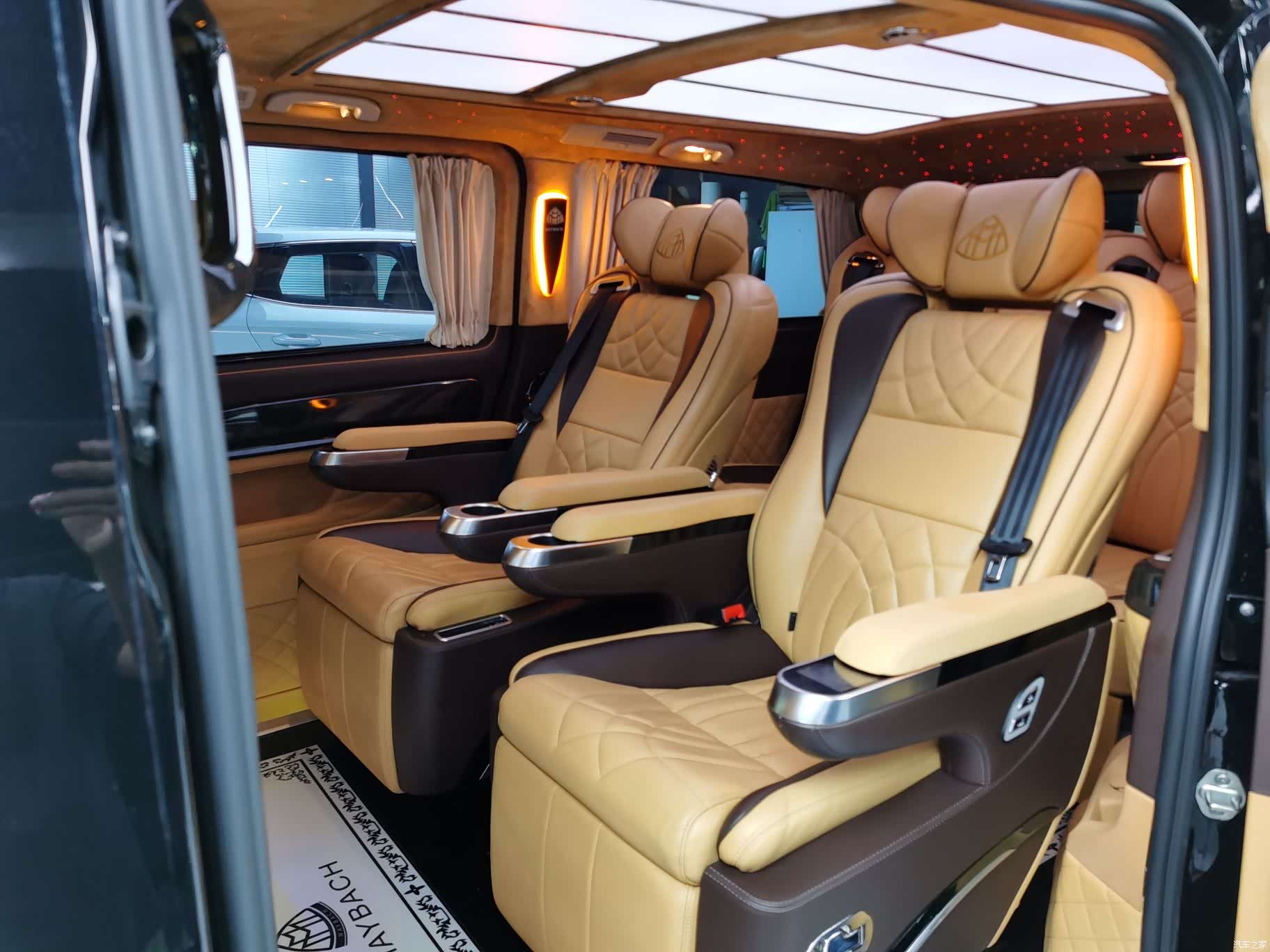 Mercedes-Benz 7, 2020 6