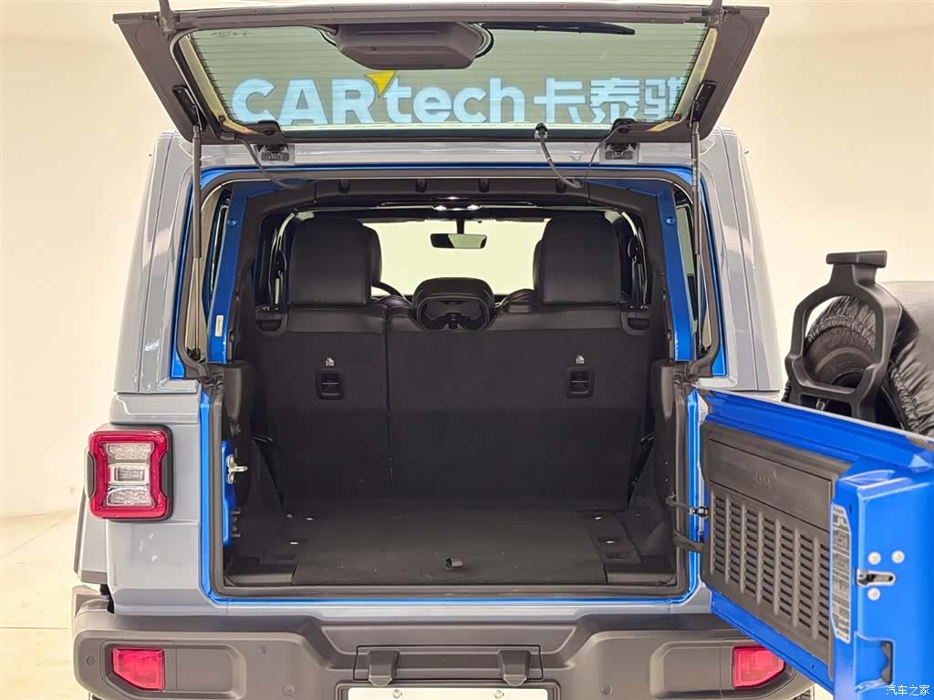 Jeep Wrangler, 2023 11