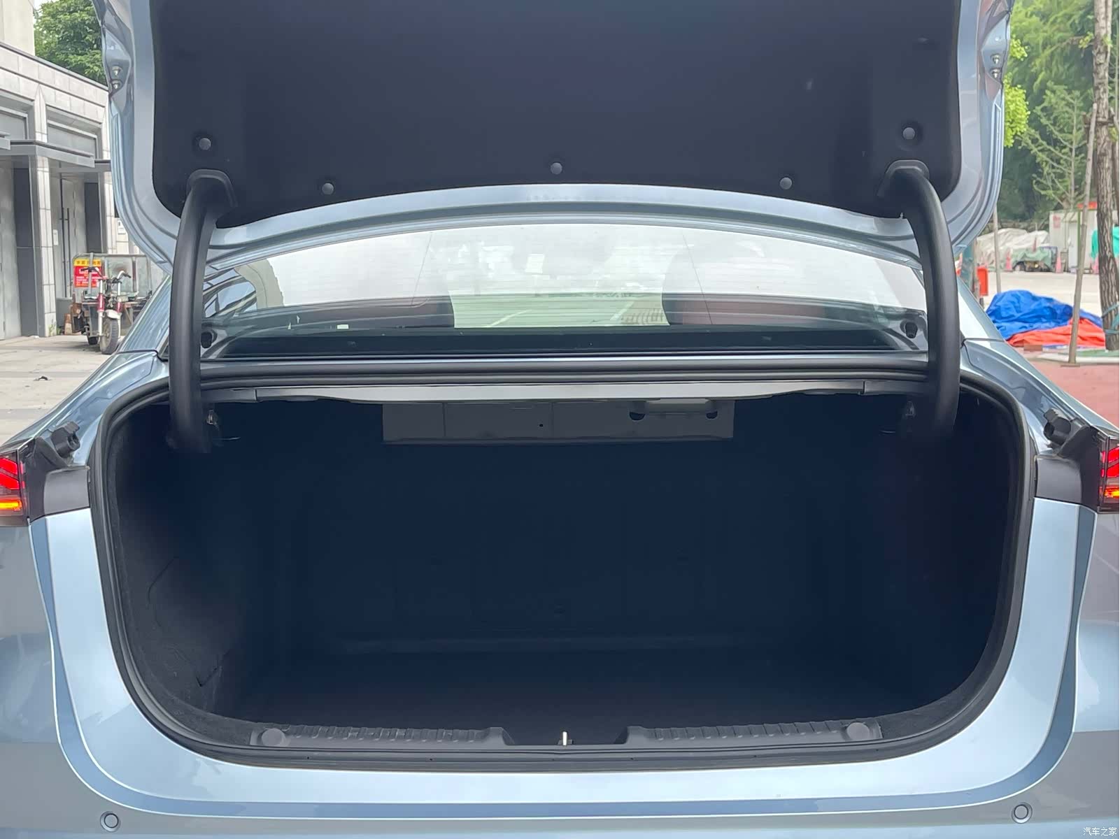 Geely Galaxy L6, 2025 13
