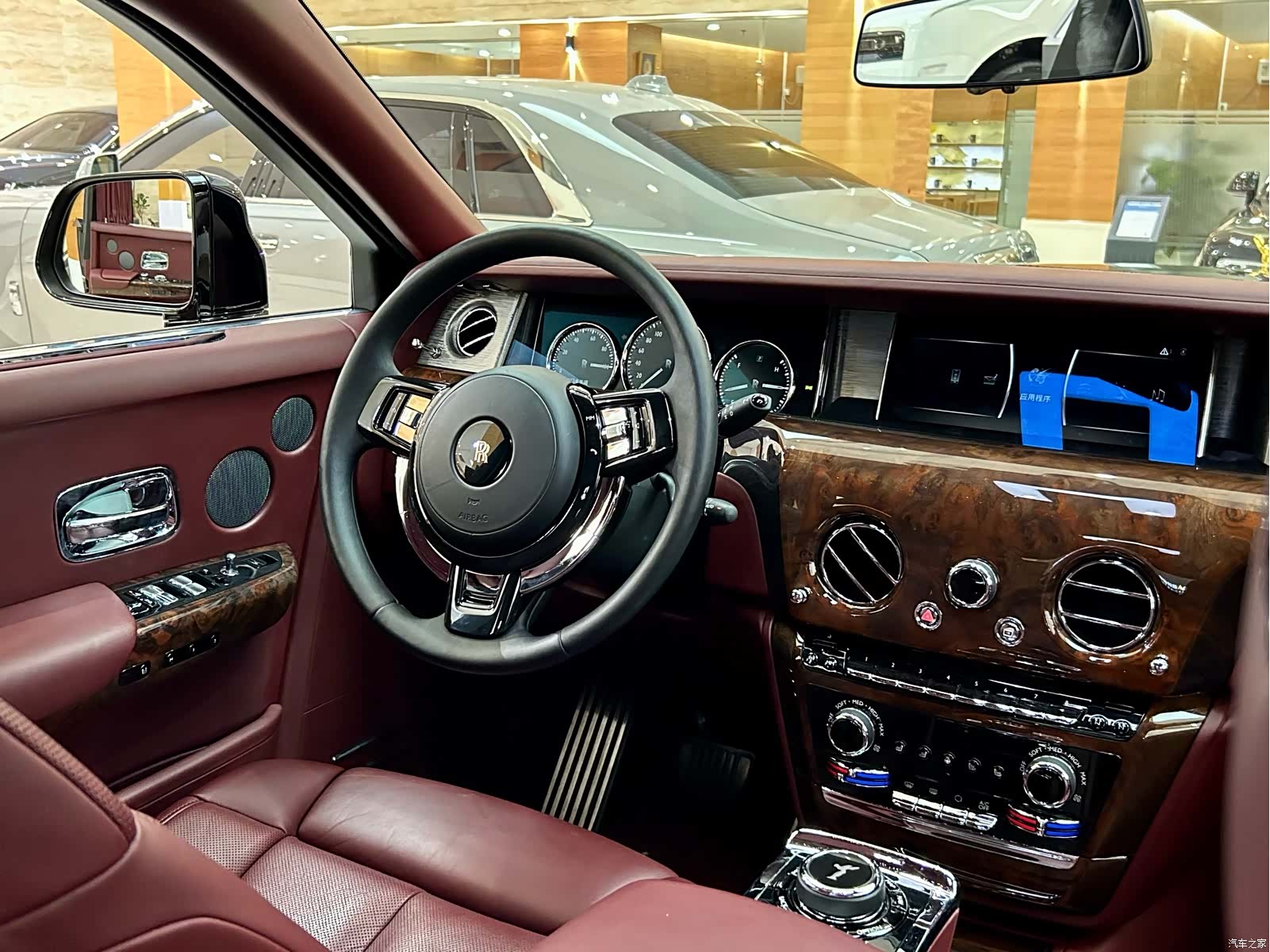 Rolls-Royce Phantom, 2019 13