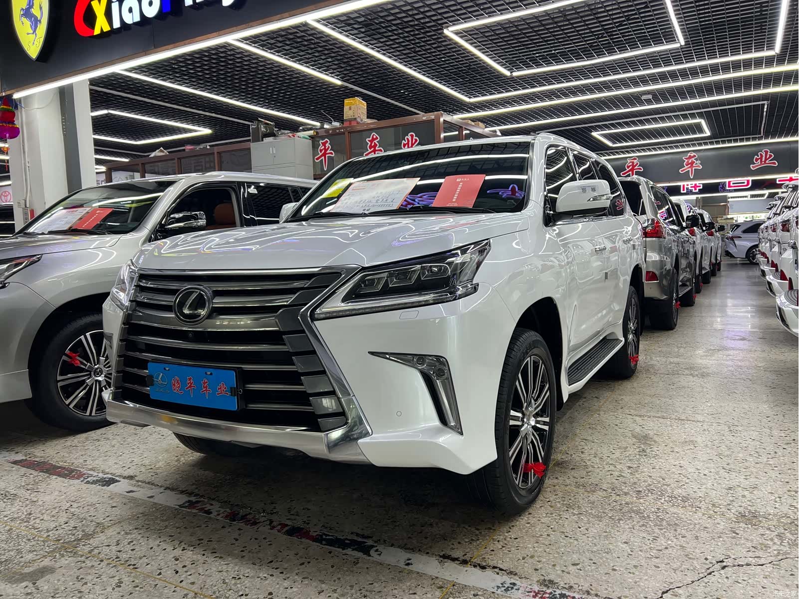 Lexus LX, 2017 1