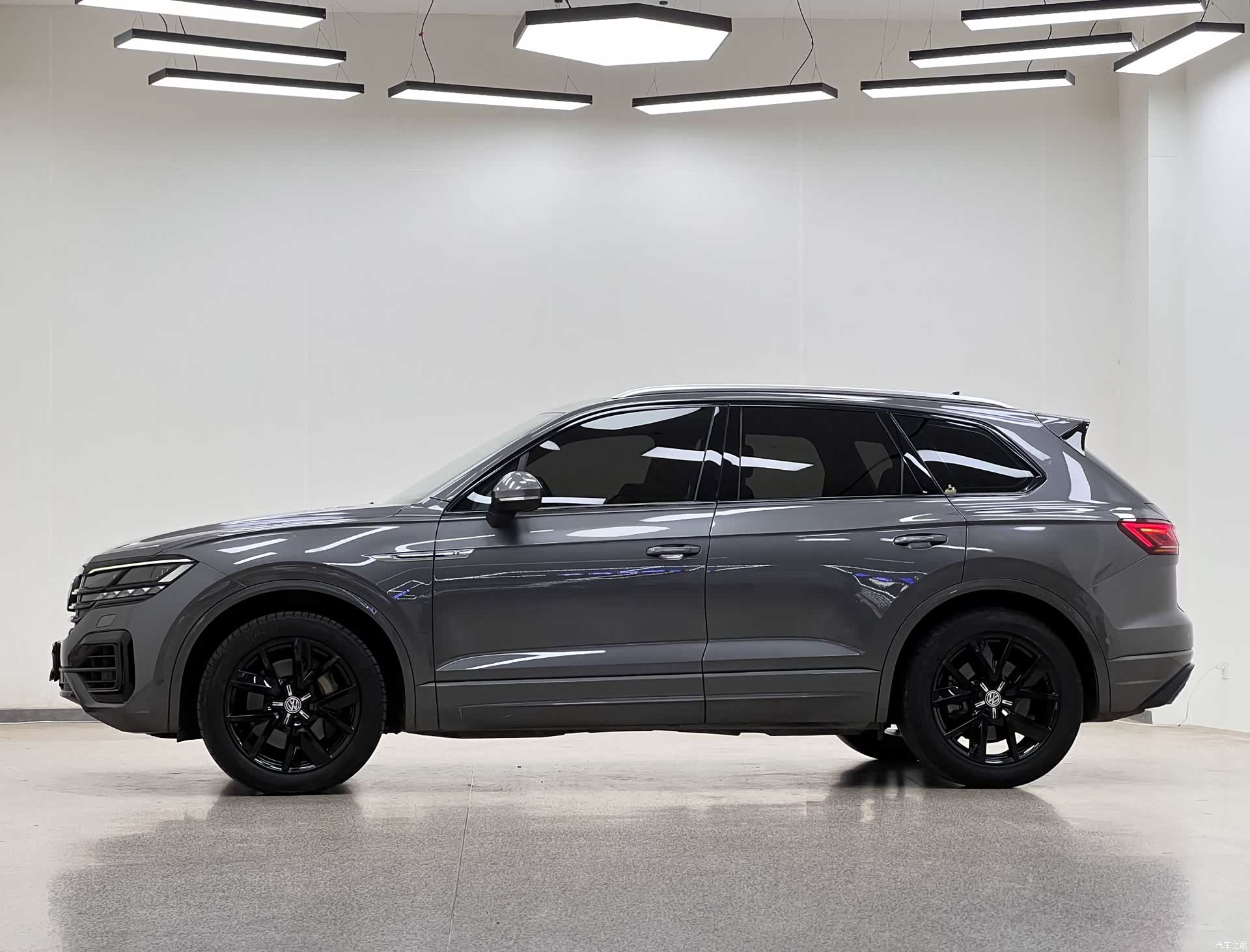 Volkswagen Touareg, 2020 все фото