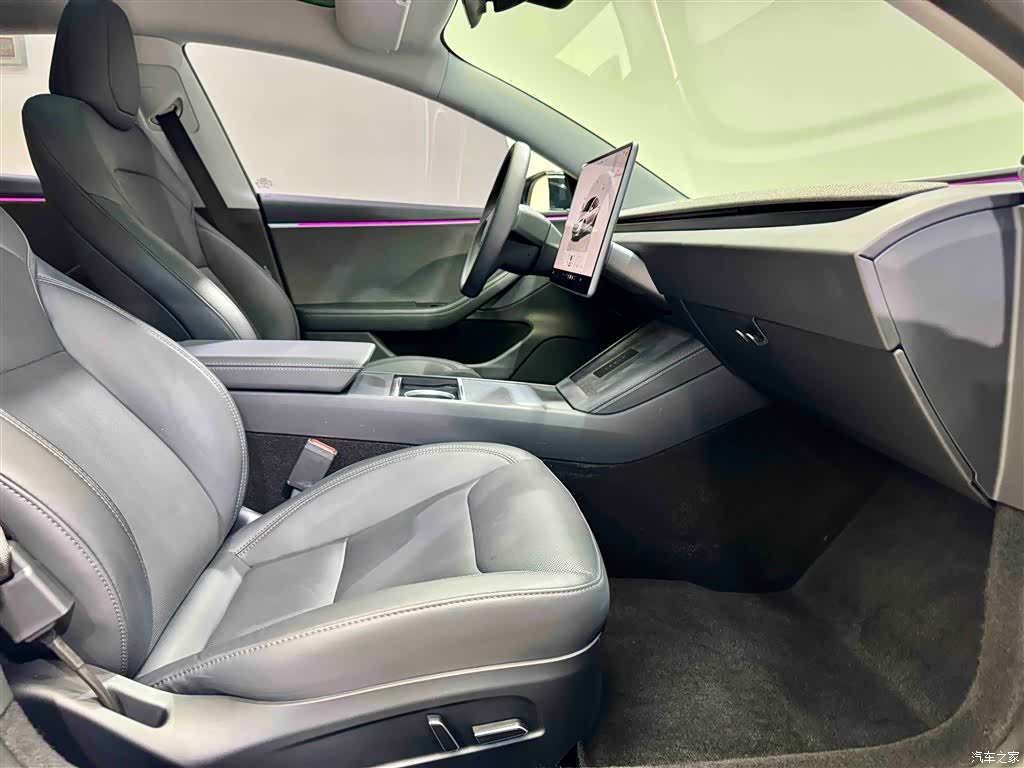 Tesla Model 3, 2024 17