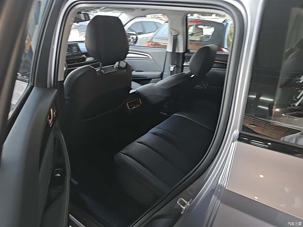 Wuling RS-5, 2019 17