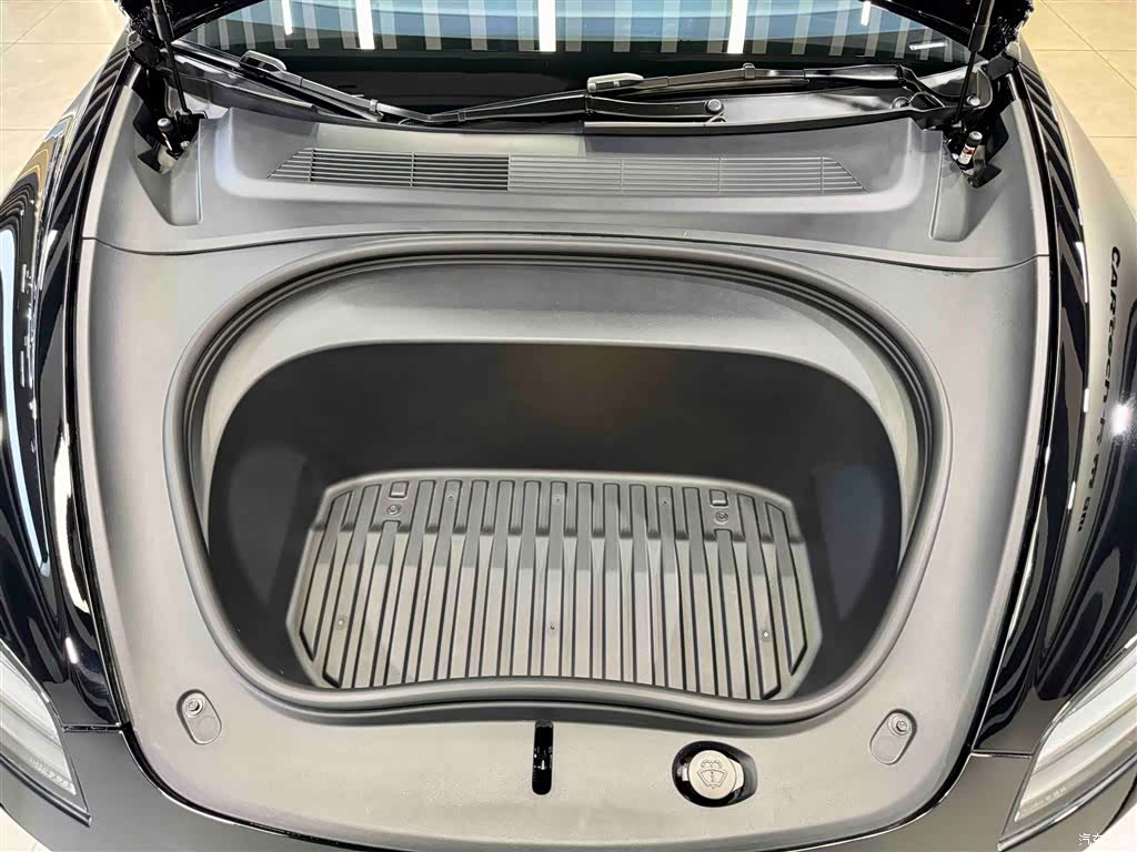 Tesla Model 3, 2024 11