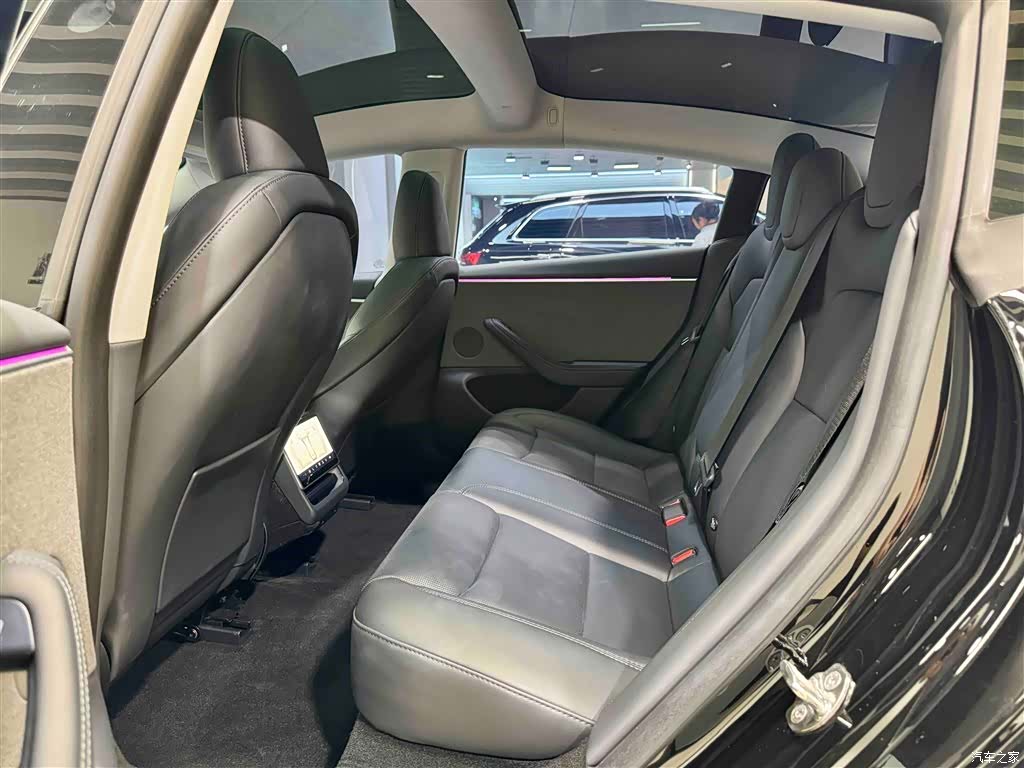 Tesla Model 3, 2024 18