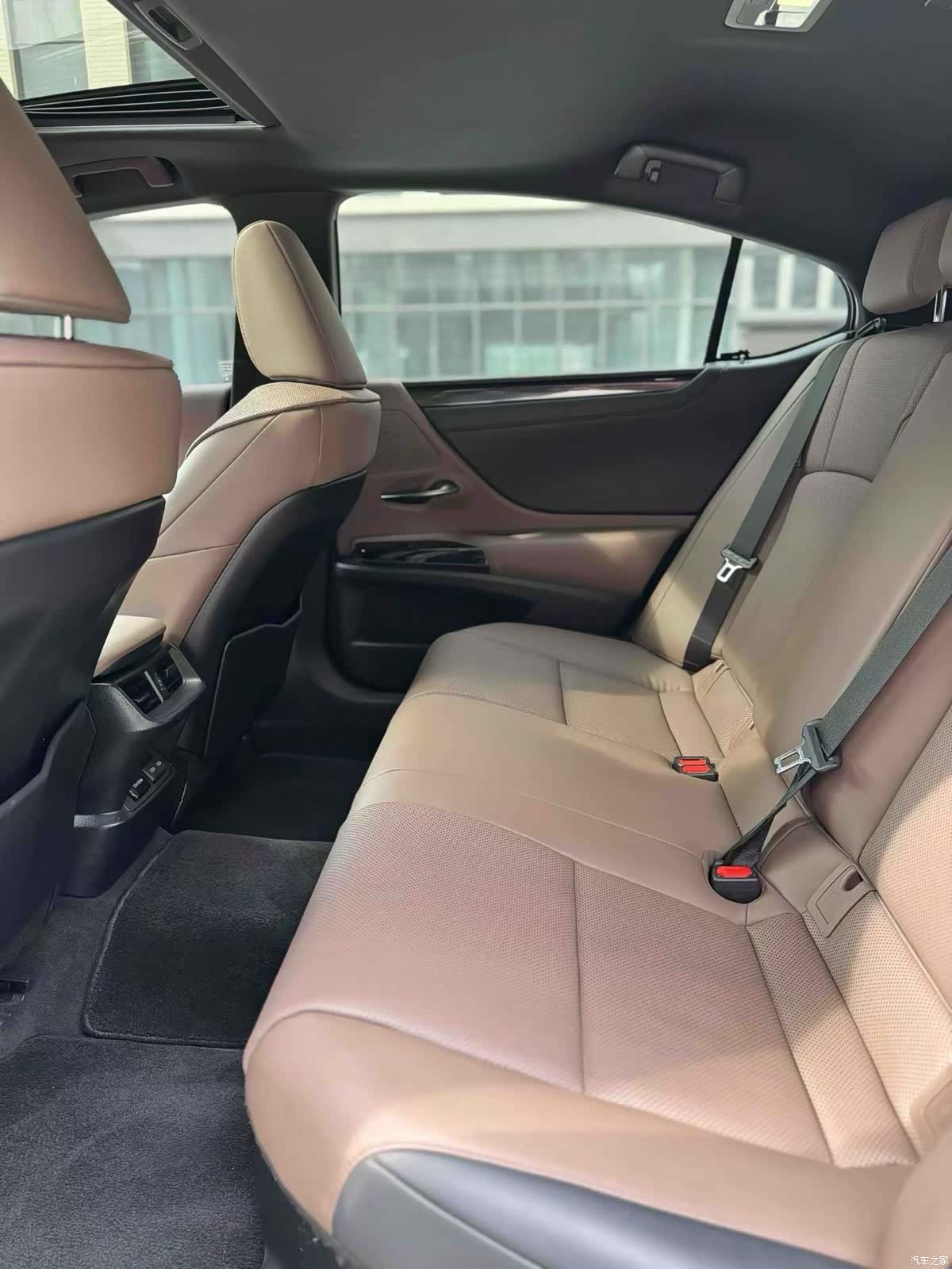 Lexus ES, 2024 все фото