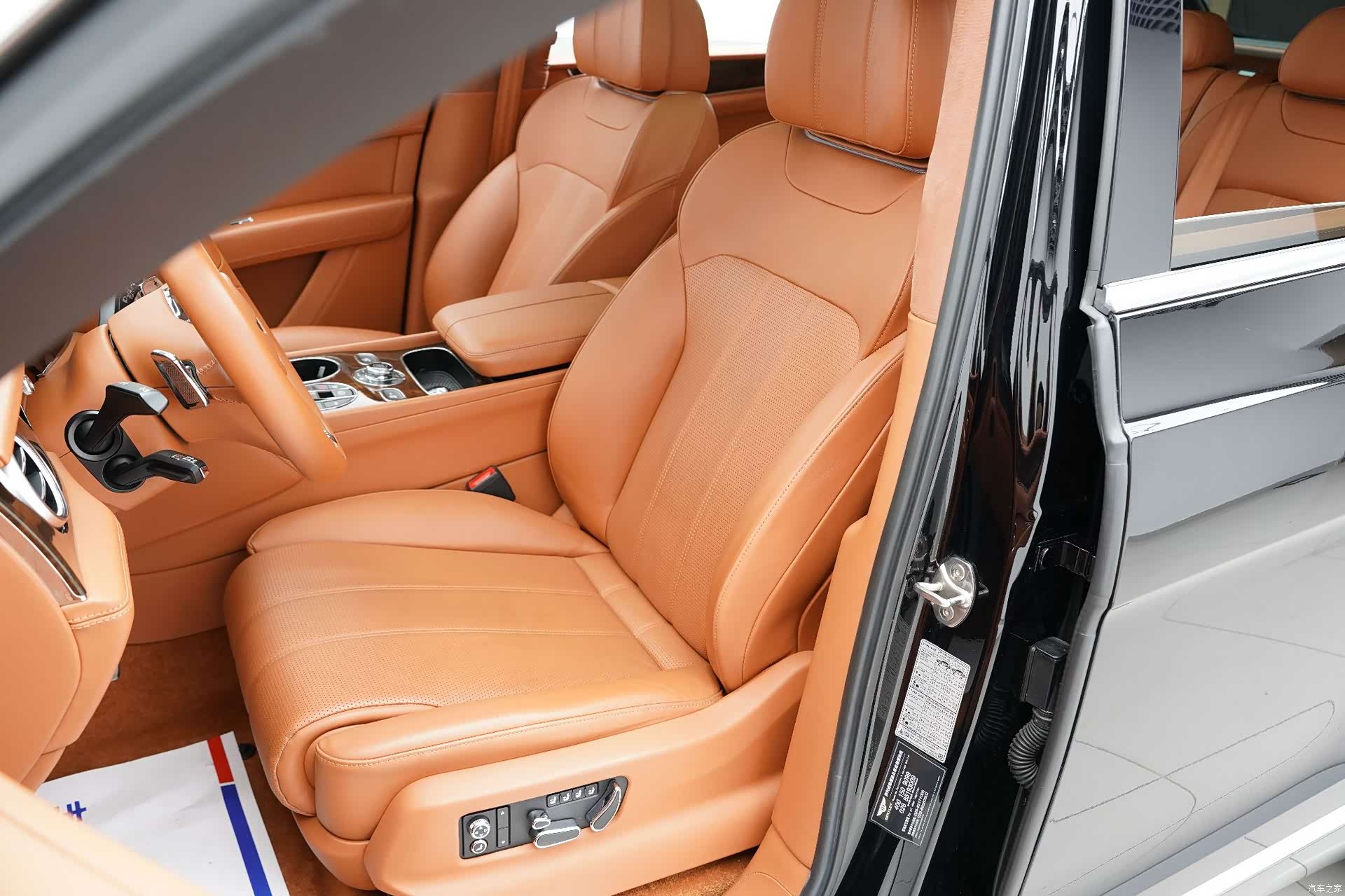 Bentley Bentayga, 2019 все фото
