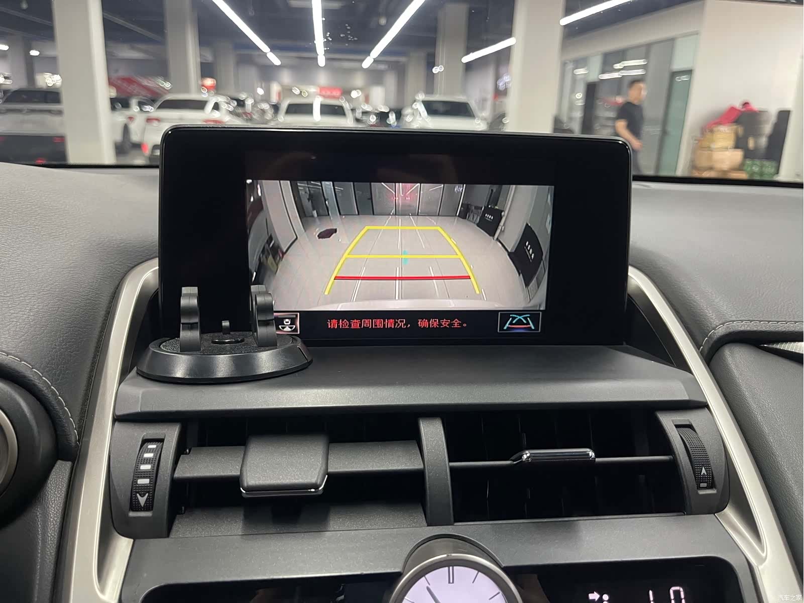 Lexus NX, 2018 18