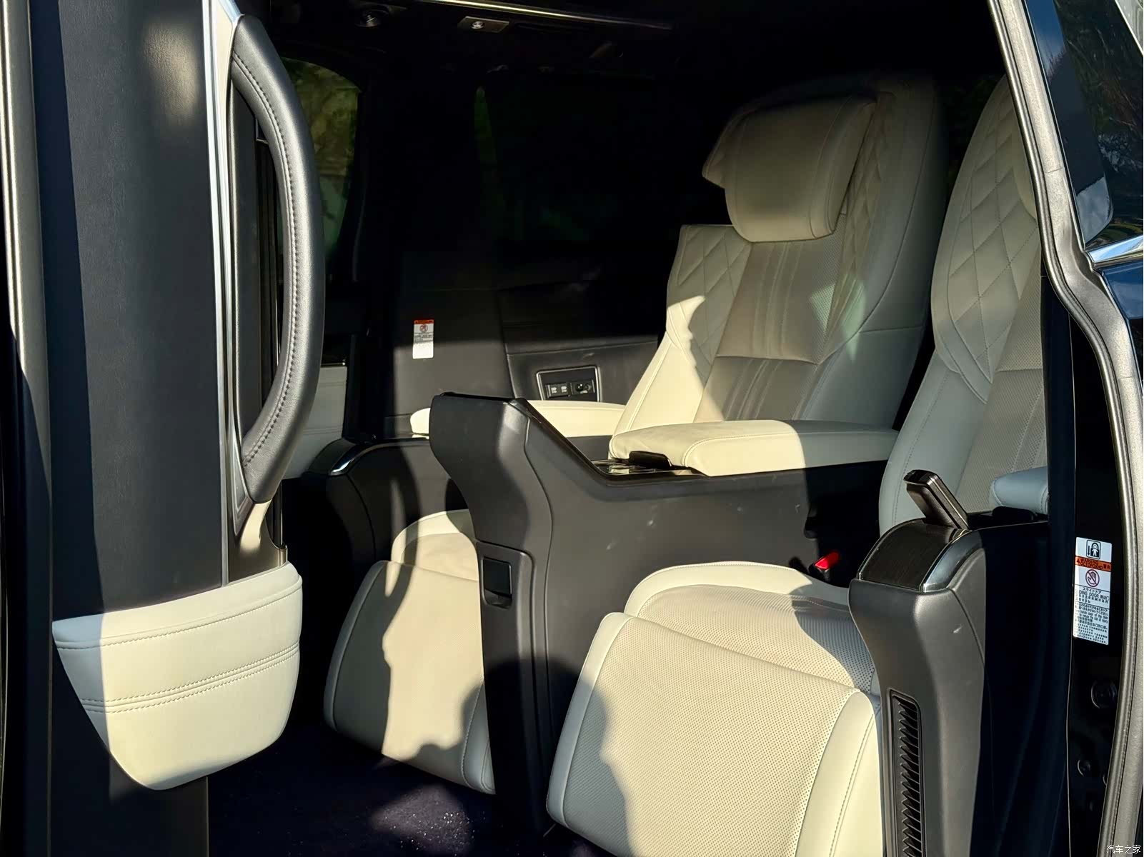 Lexus LM, 2020 8