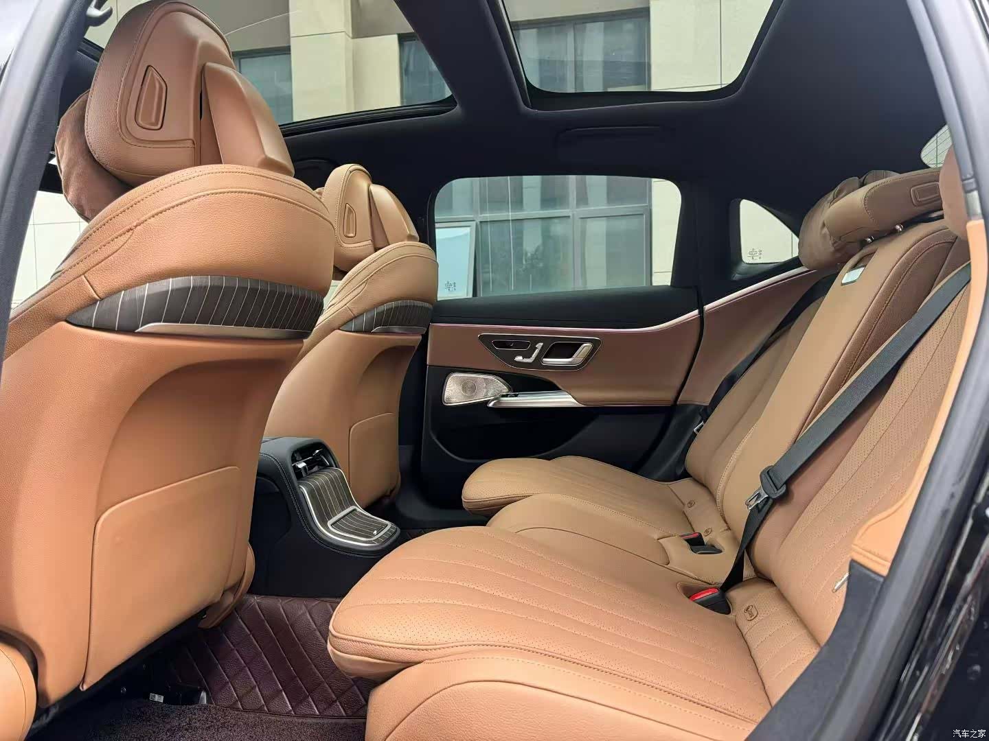 Mercedes-Benz E-Class, 2024 6
