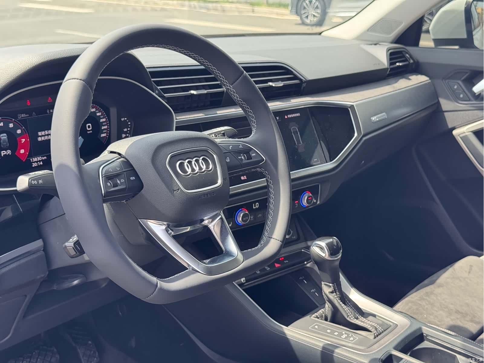 Audi Q3, 2022 11