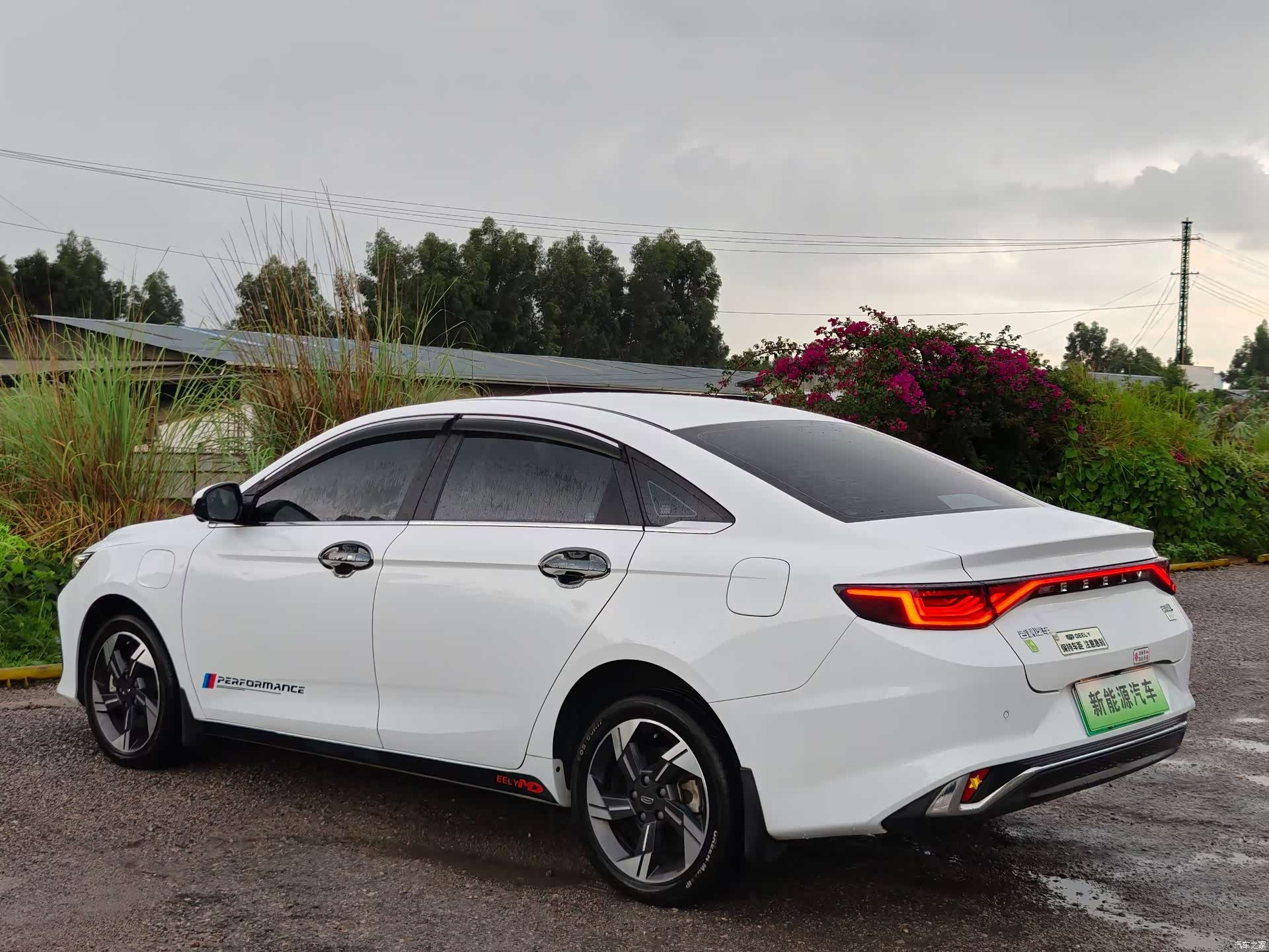 Geely Emgrand, 2023 9