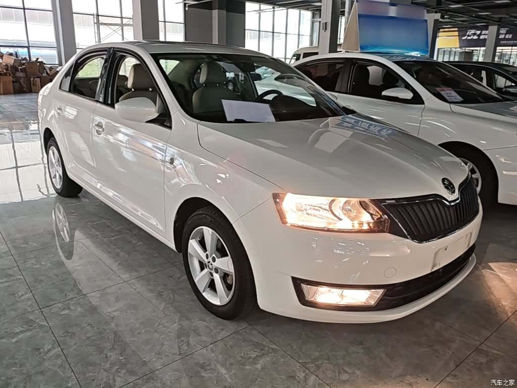 Skoda Rapid, 2015 4