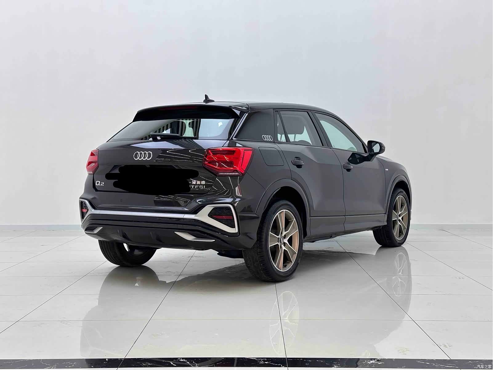 Audi Q2L, 2024 3