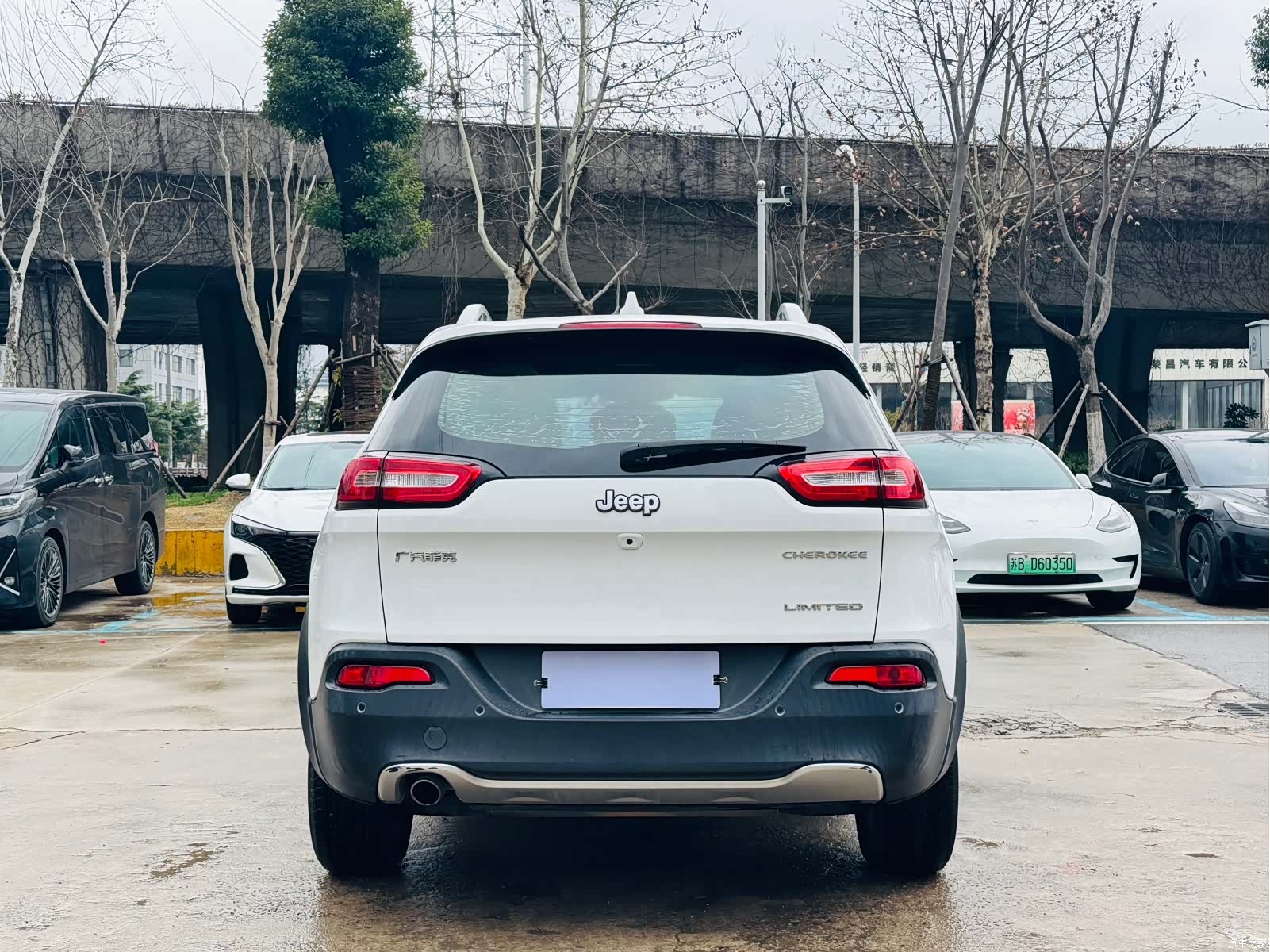 Jeep Cherokee, 2018 13