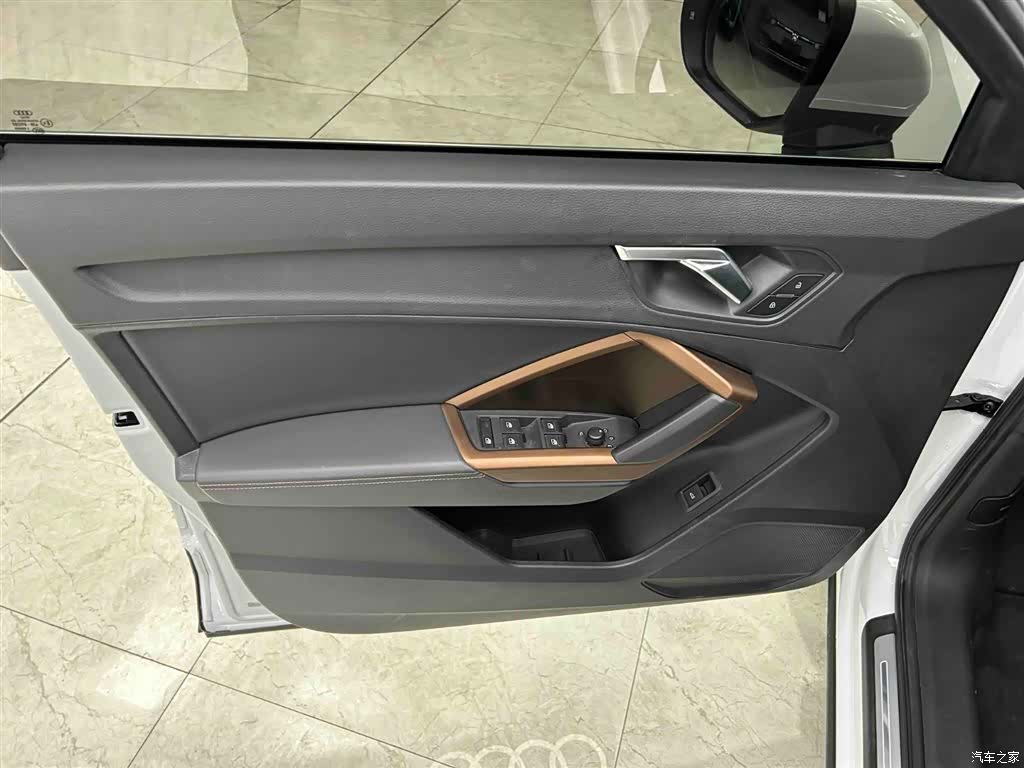 Audi Q3, 2022 10