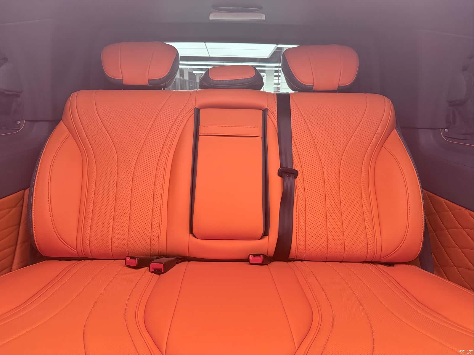 Mercedes-Benz 7, 2021 14