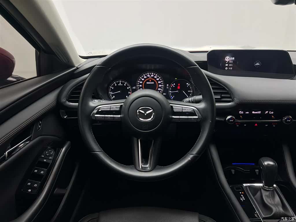 Mazda Mazda3, 2022 24