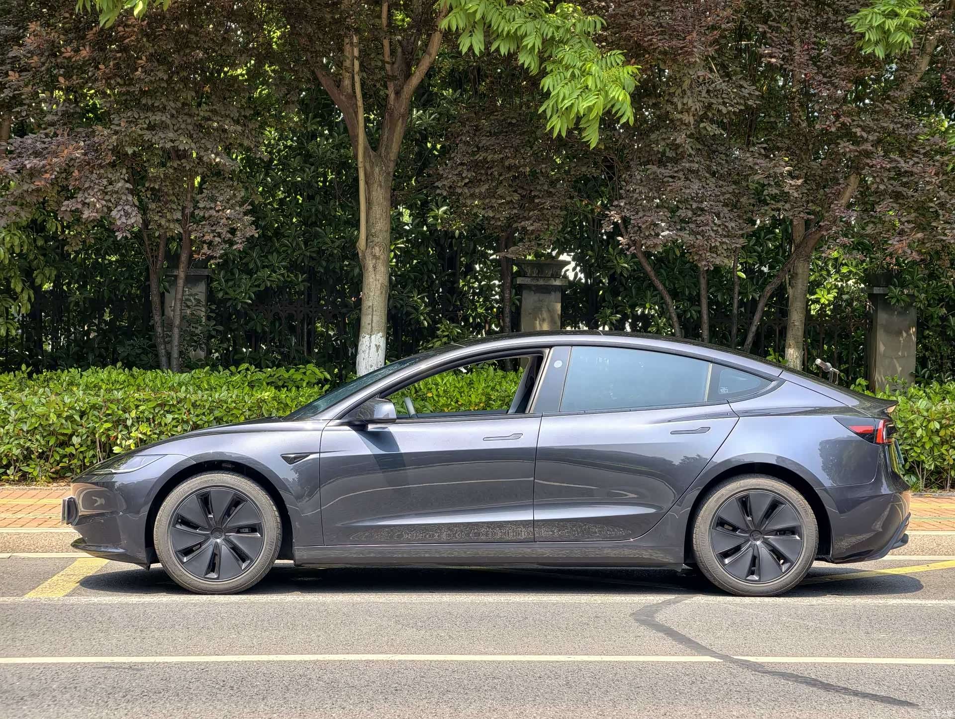 Tesla Model 3, 2025 4