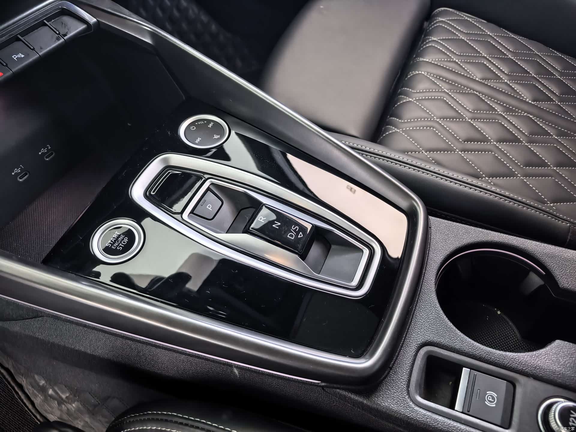Audi Flying Spur, 2025 9