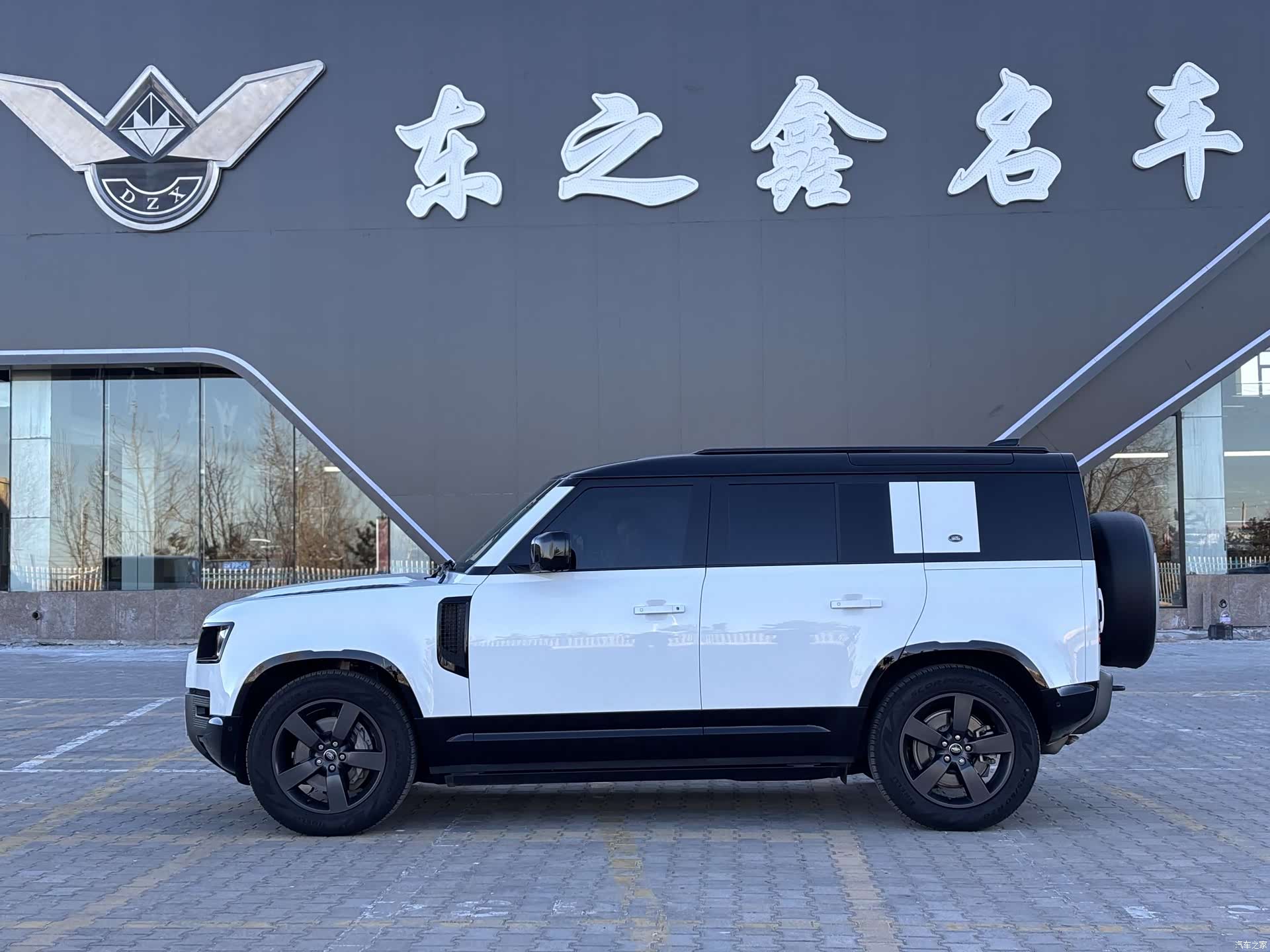 Land Rover Defender, 2023 4