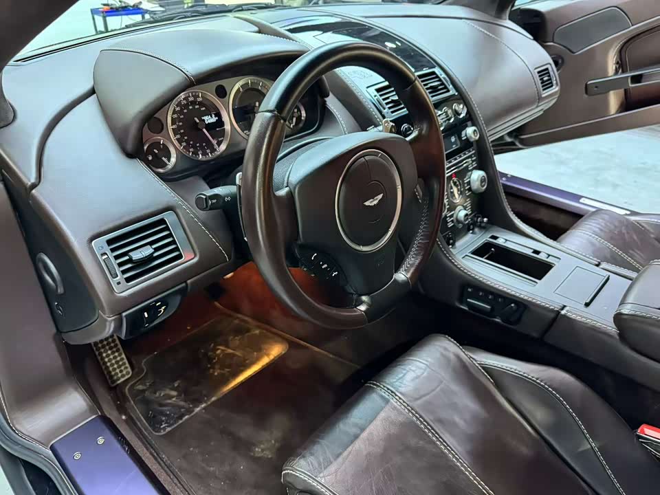 Aston Martin V8 Vantage