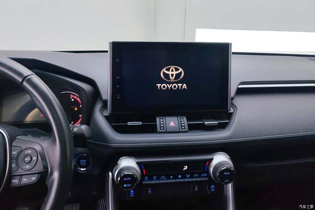 Toyota RAV4, 2023 13