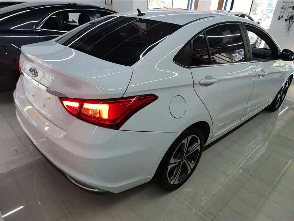 Chery Arrizo 5