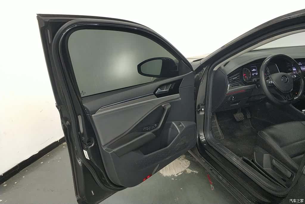 Volkswagen Sagitar, 2020 7