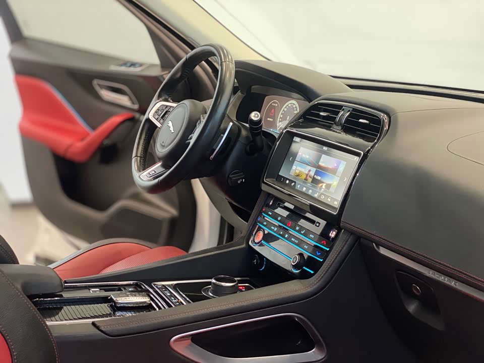 Jaguar F-PACE Jaguar F-PACE