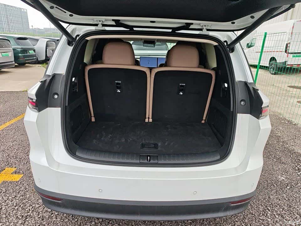 Li Auto i8, 2025 9