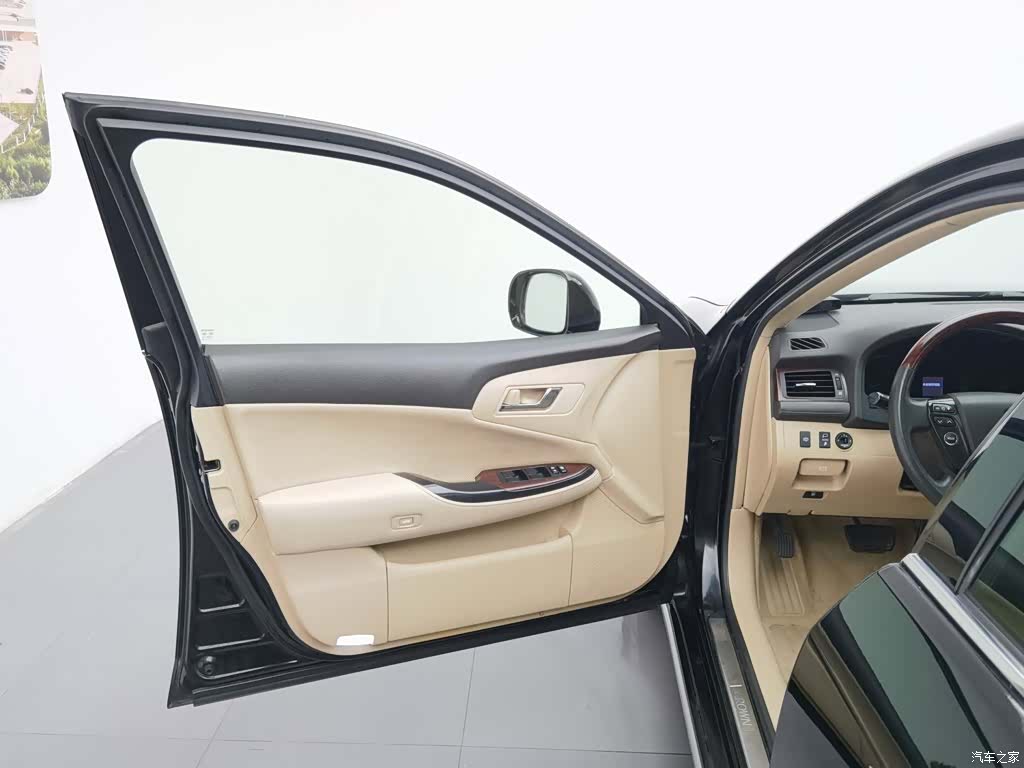 Toyota Crown, 2010 8