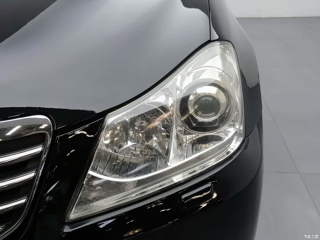 Toyota Crown, 2010 7