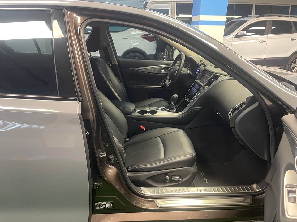 Infiniti Q50L