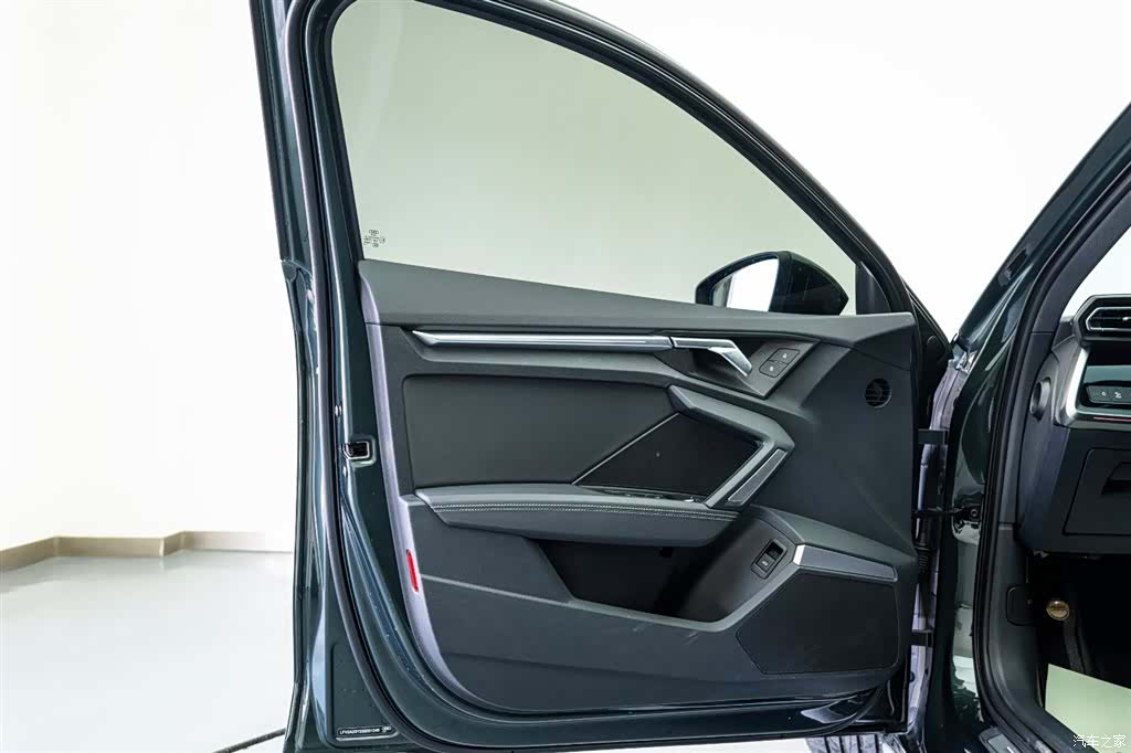 Audi Flying Spur, 2025 10