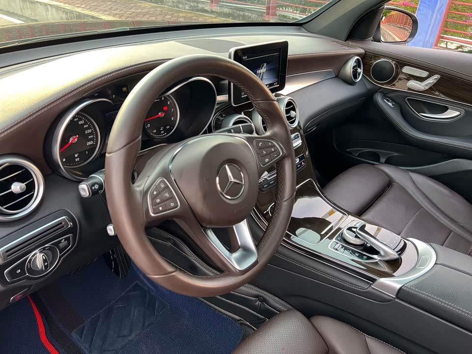 Mercedes-Benz GLC Mercedes-Benz GLC