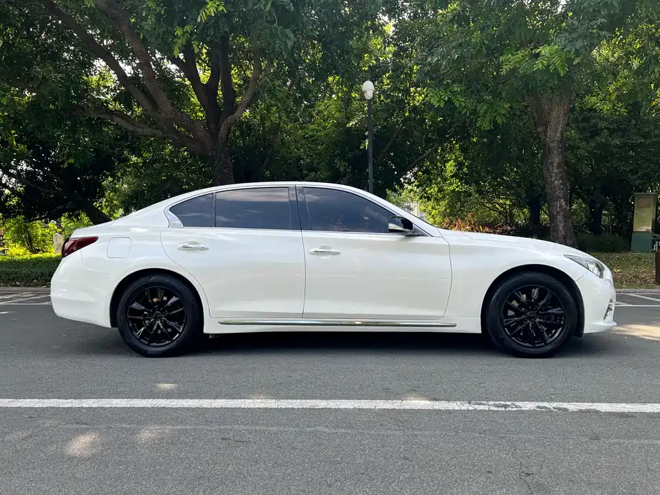 Infiniti Q50L