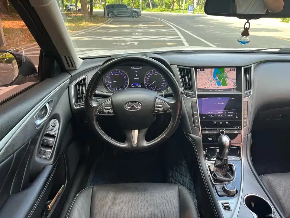Infiniti Q50L