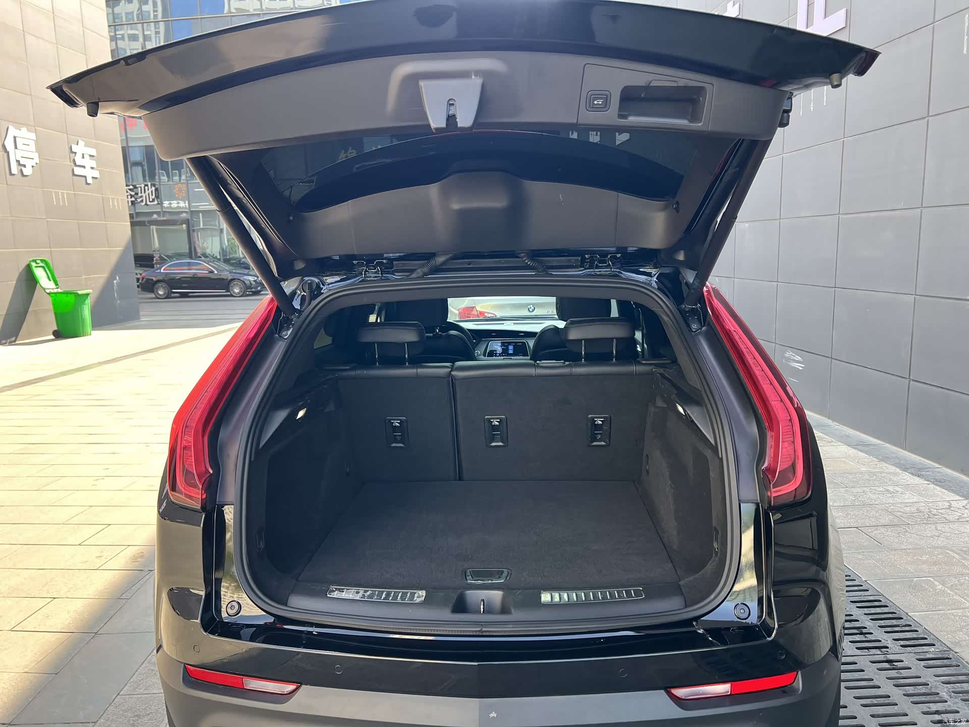 Cadillac XT4, 2023 25
