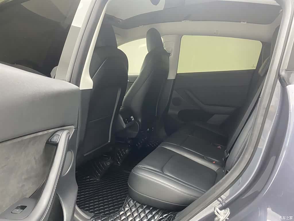 Tesla Model Y, 2021 24