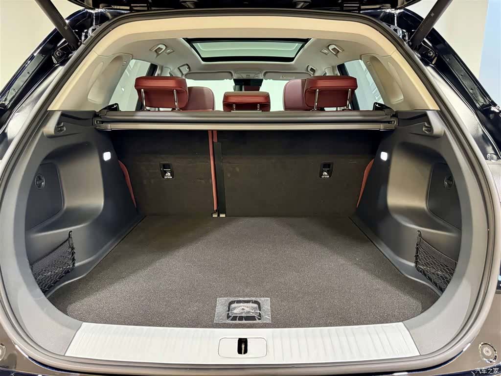 Hongqi HS5, 2024 12
