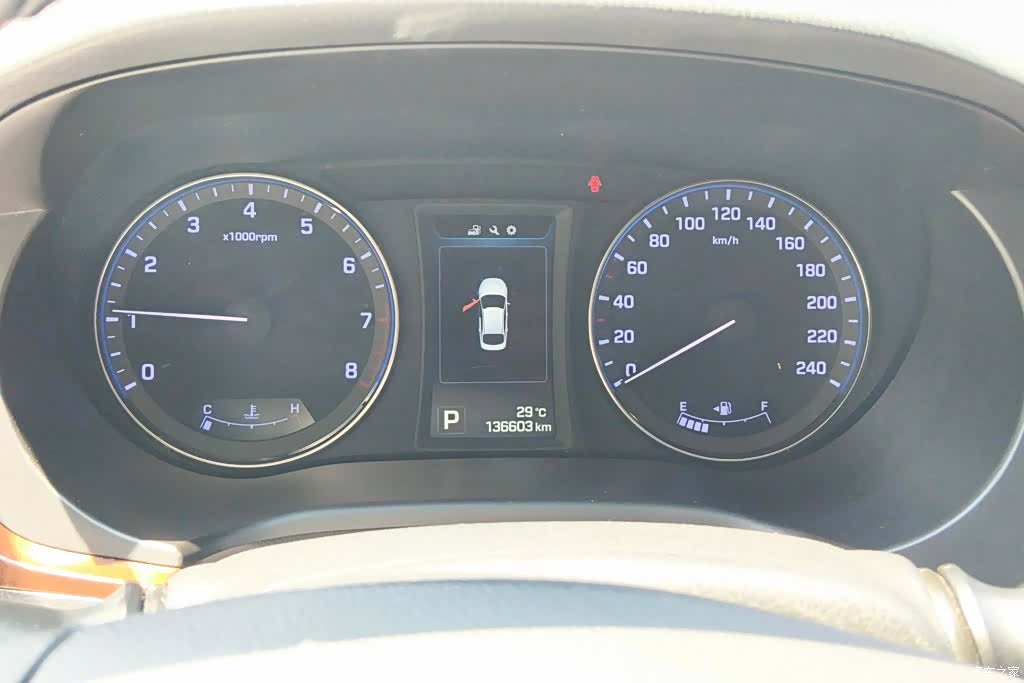 Hyundai DLX, 2016 13