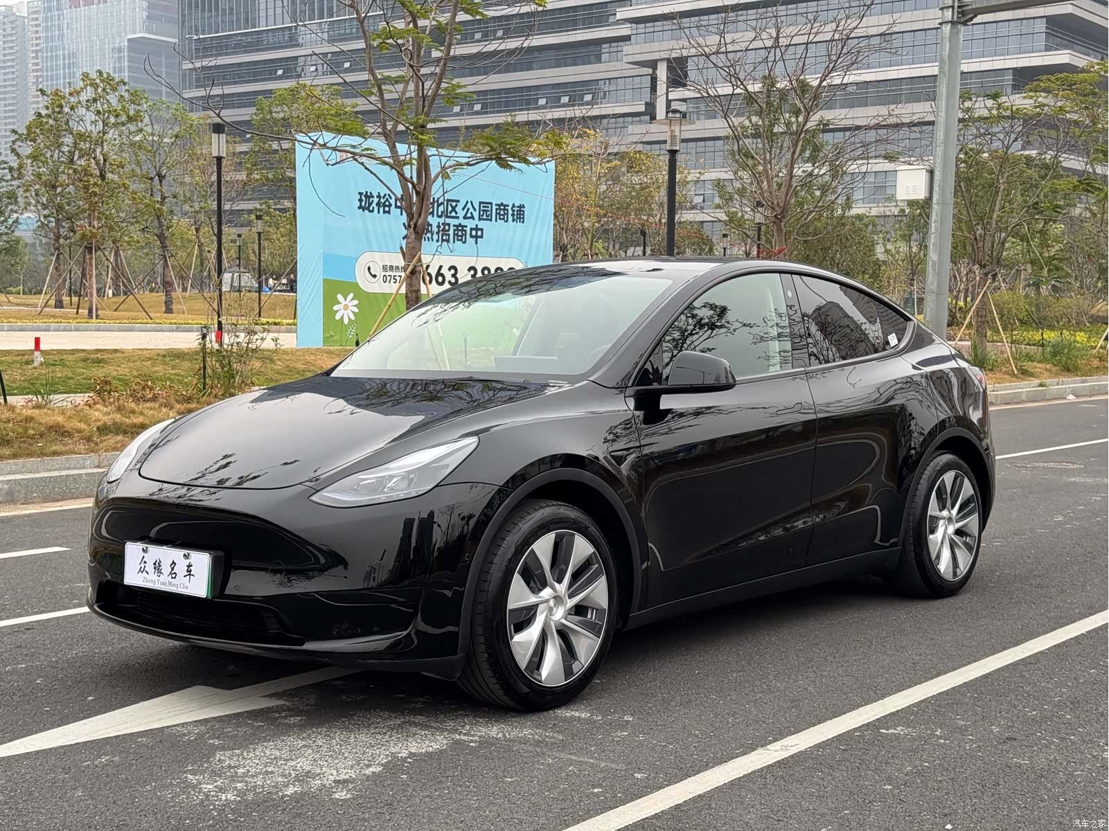Tesla Model Y, 2023 1