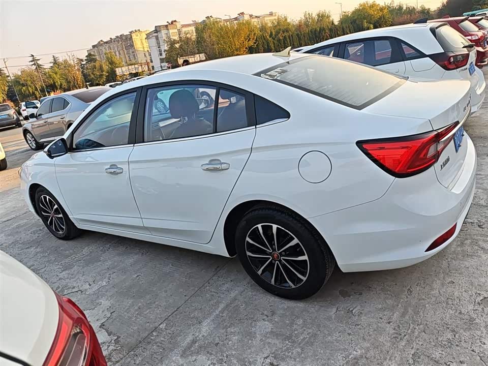 Roewe i5
