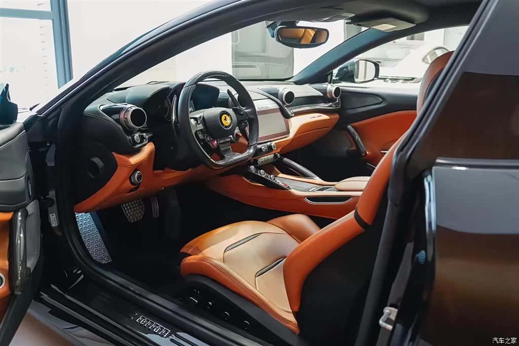 Ferrari GTC4Lus, 2018 9